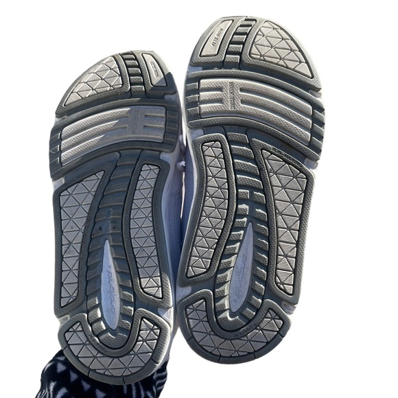 Saucony Size 9 Shoes
Has been worn but in perfect condition - Picture 6 of 7